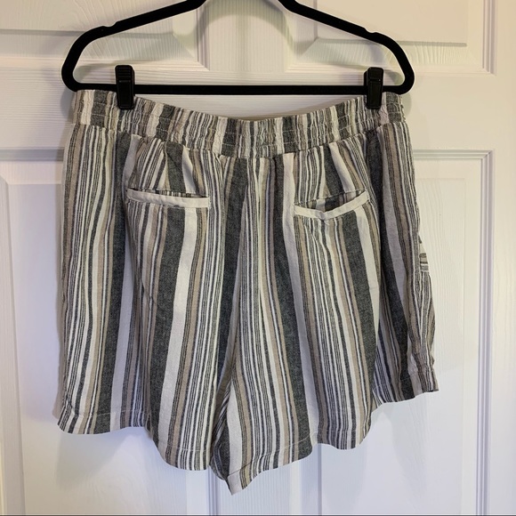 Est. 1946 High Waisted Striped Shorts Size 18/20 - Picture 3 of 4